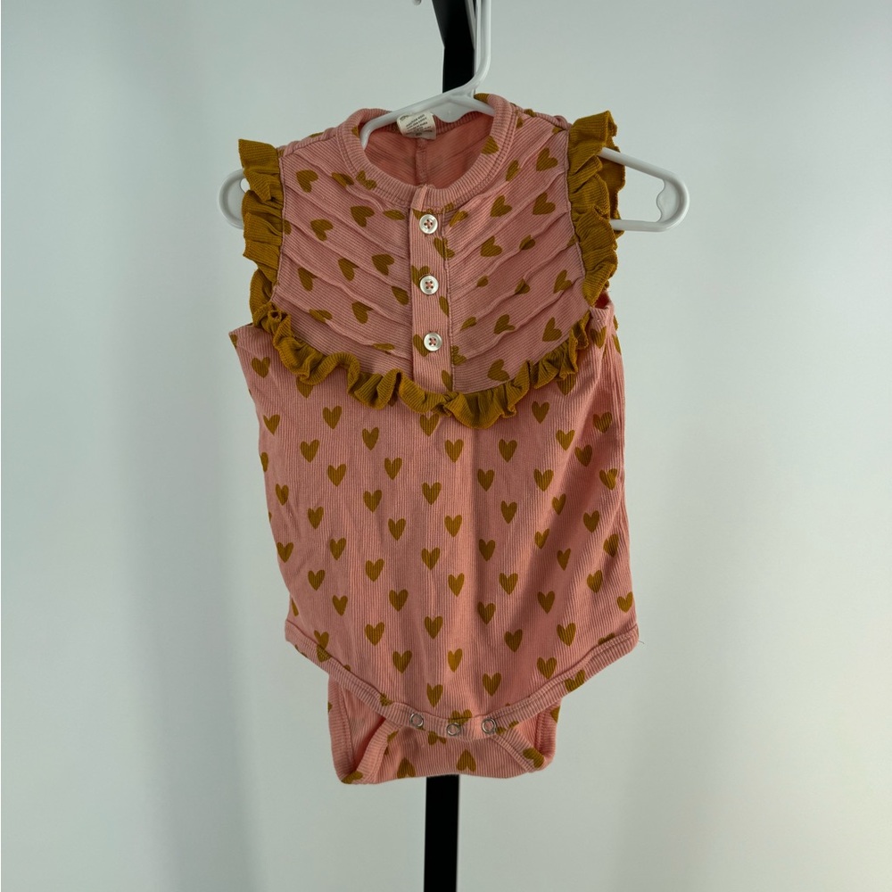 Kate Quinn baby heart onesie bodysuit size 12-18 months